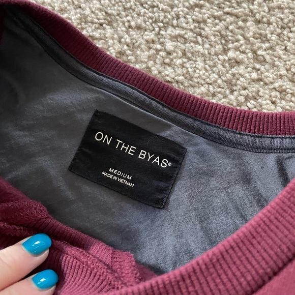 On the byas mens M medium maroon burgundy sweater - Picture 3 of 4